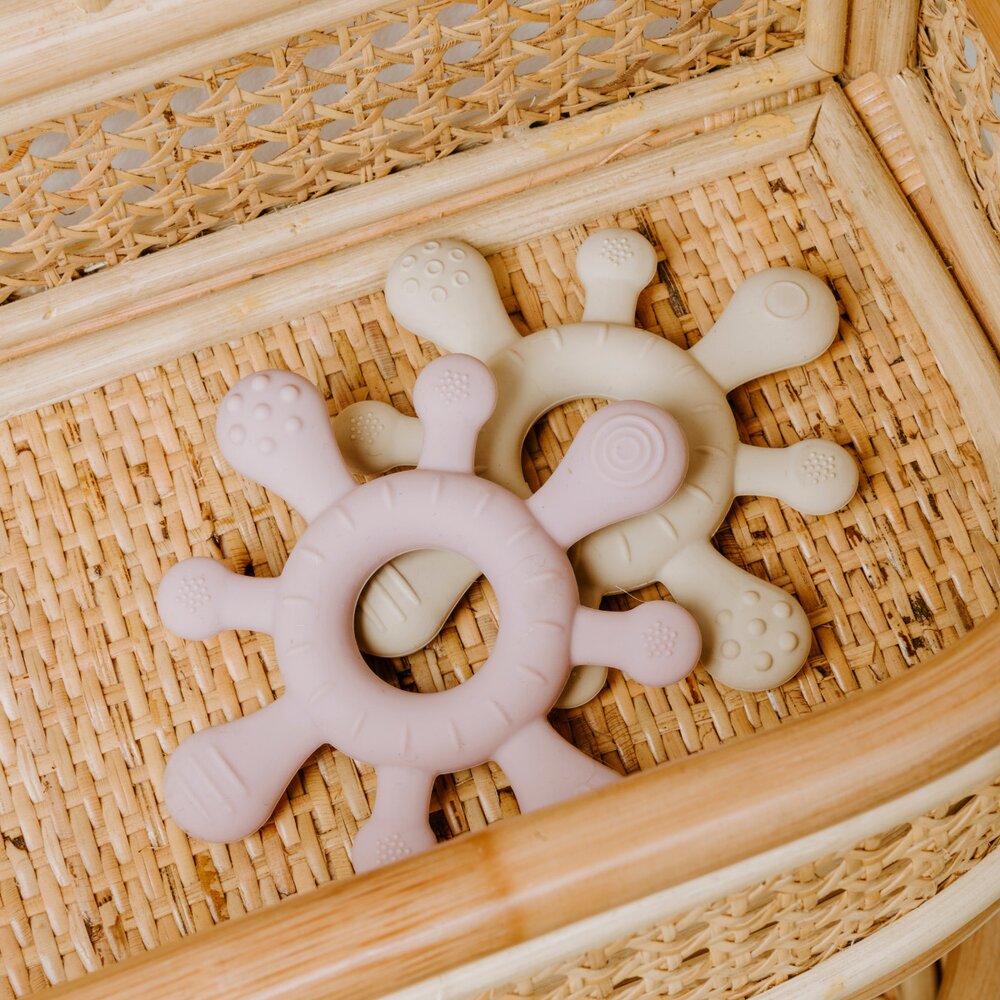 Bijtring blossom Oud roze