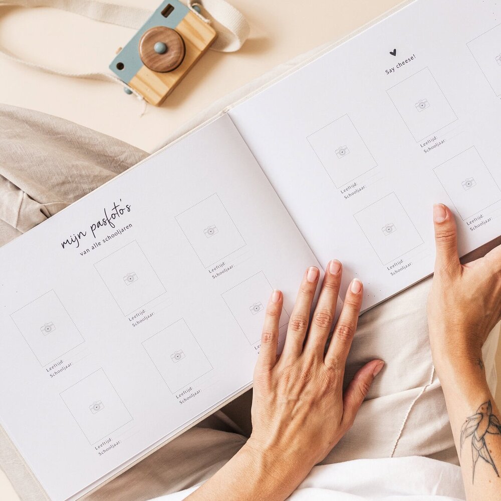 Mijn schooltijd schoolfotoboek - Linnen taupe Fyllbooks Mijn schooltijd schoolfotoboek - Linnen taupe Fyllbooks