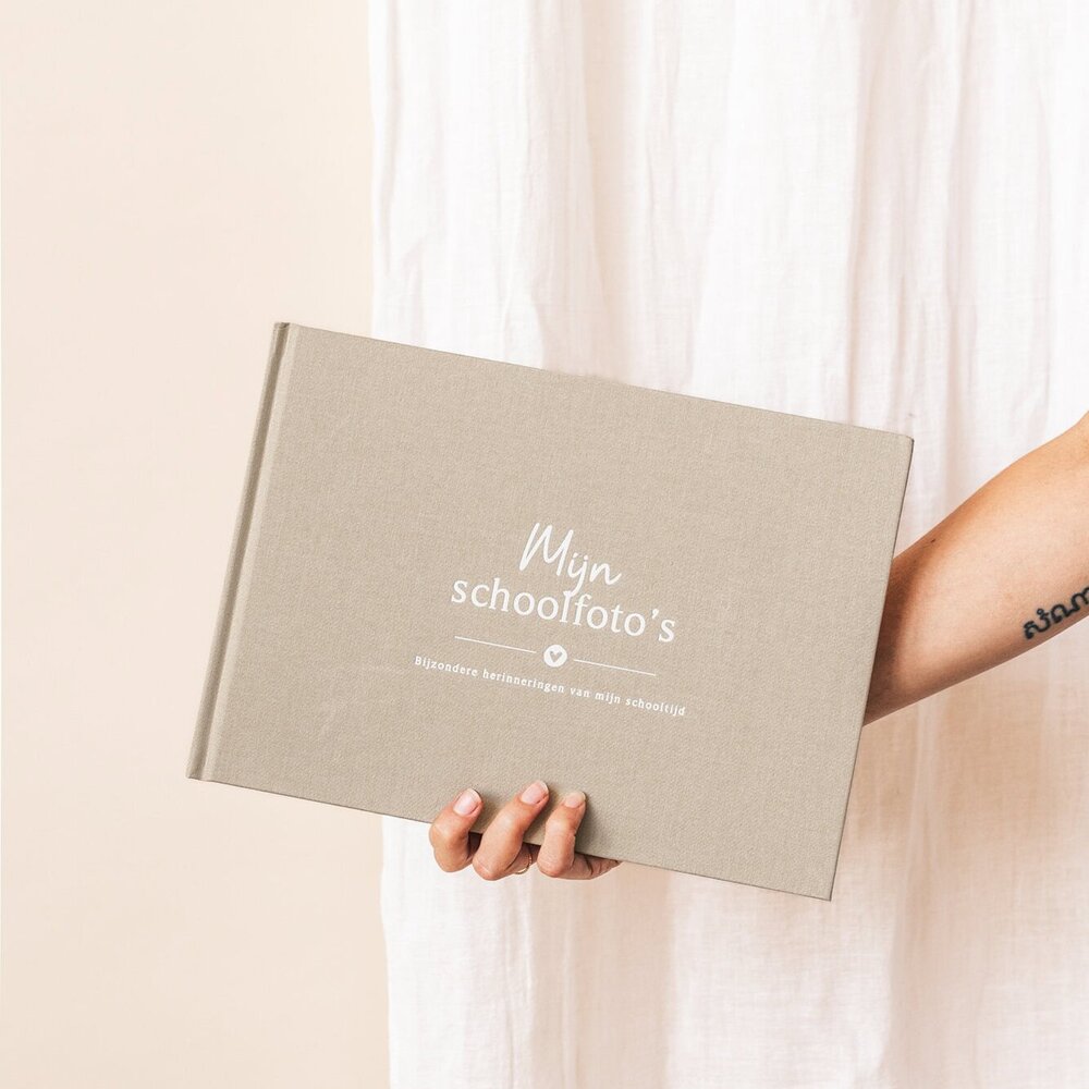 Mijn schooltijd schoolfotoboek - Linnen taupe Fyllbooks Mijn schooltijd schoolfotoboek - Linnen taupe Fyllbooks
