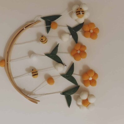 Babymobiel - handgemaakt Gele bijtjes Babymobiel - handgemaakt Gele bijtjes