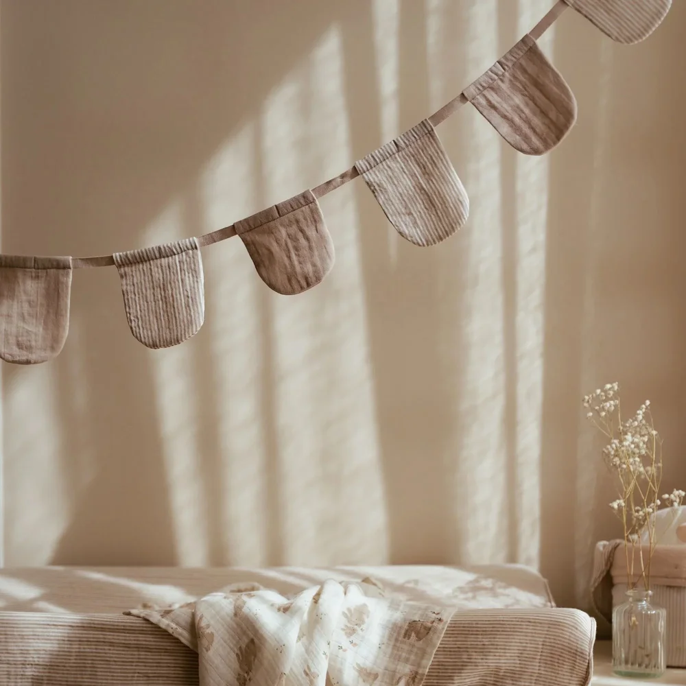 Slinger met vlaggetjes Pure Soft Beige Slinger met vlaggetjes Pure Soft Beige