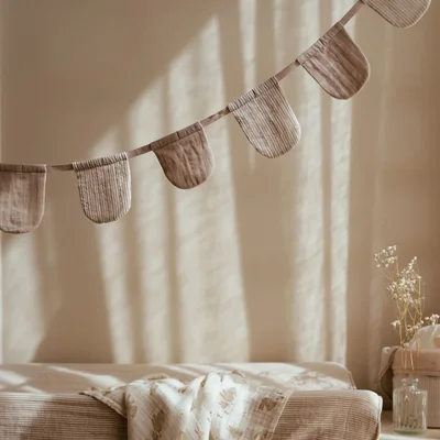 Slinger met vlaggetjes Pure Soft Beige Slinger met vlaggetjes Pure Soft Beige