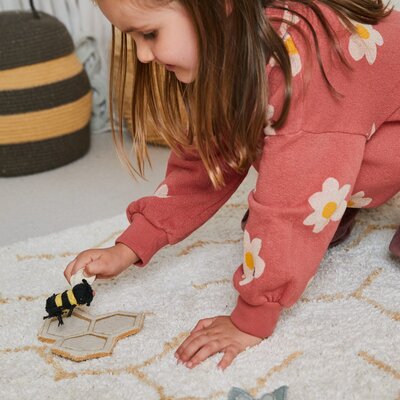 Play rug Pollination - 90 x 130 cm Natural, Honey Play rug Pollination - 90 x 130 cm Natural, Honey