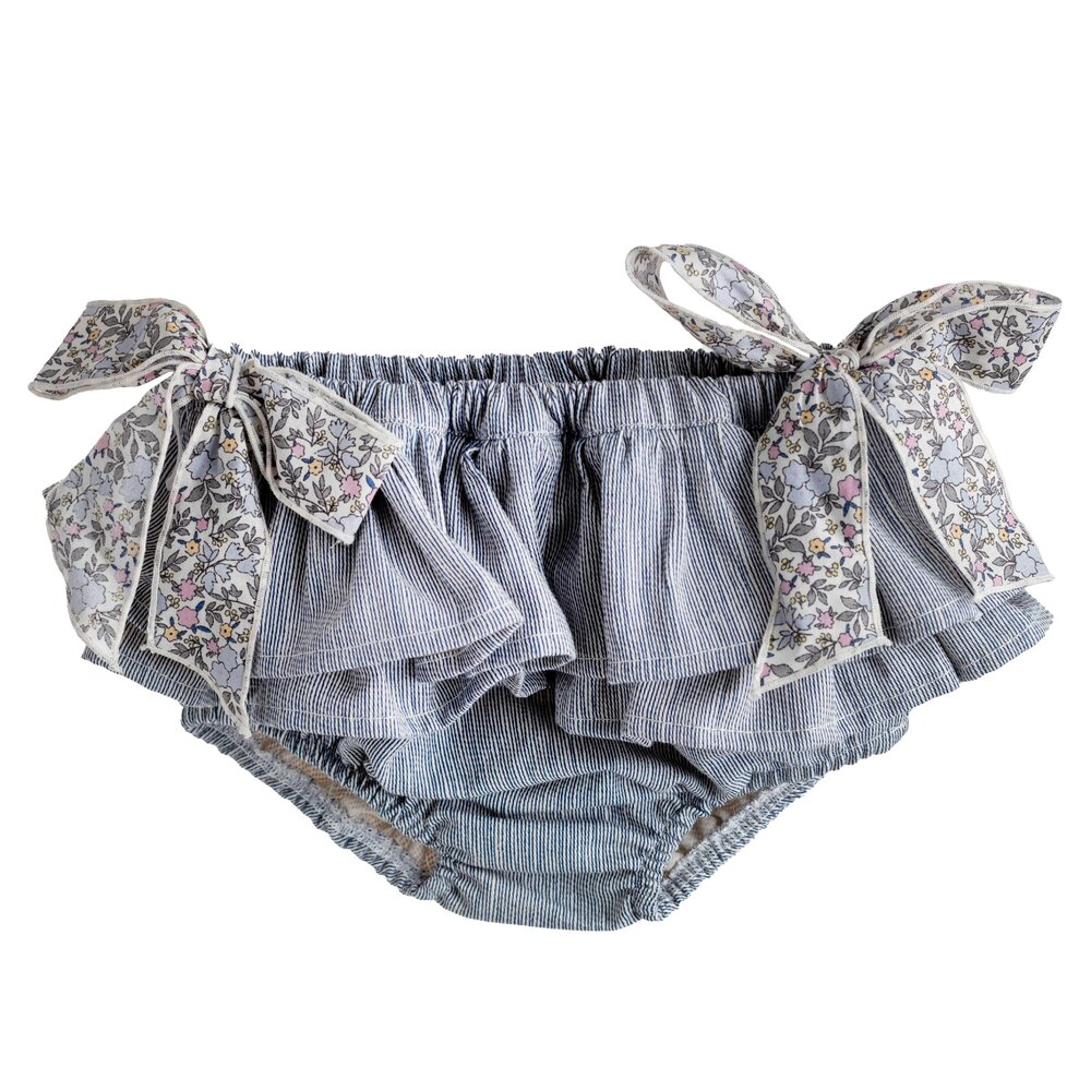 Bloomers teddybeer met franjes en blauwe strikjes