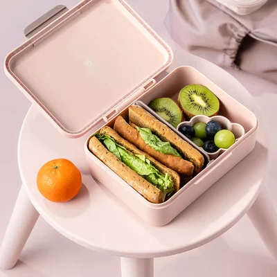 Lunch box w/divider Tiny farm Powde Lunch box w/divider Tiny farm Powde