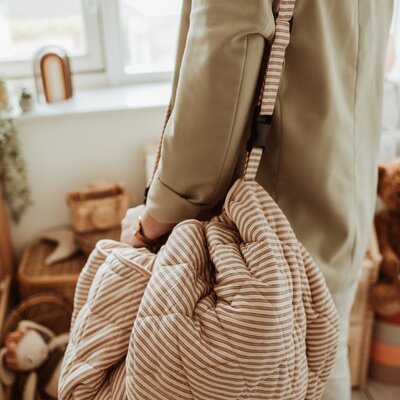 Noomad - Opbergzak - Speelmat Baby Soft - organic cotton - 120 cm Stripes brown Noomad - Opbergzak - Speelmat Baby Soft - organic cotton - 120 cm Stripes brown