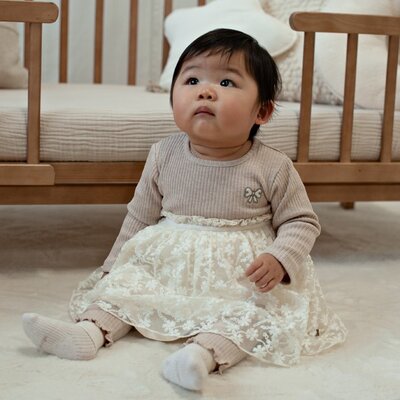 Jurk met geborduurd tule - Dress to Impress Taupe melange Jurk met geborduurd tule - Dress to Impress Taupe melange