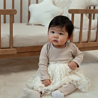 Jurk met geborduurd tule - Dress to Impress Taupe melange Jurk met geborduurd tule - Dress to Impress Taupe melange