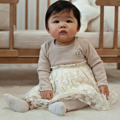 Jurk met geborduurd tule - Dress to Impress Taupe melange Jurk met geborduurd tule - Dress to Impress Taupe melange