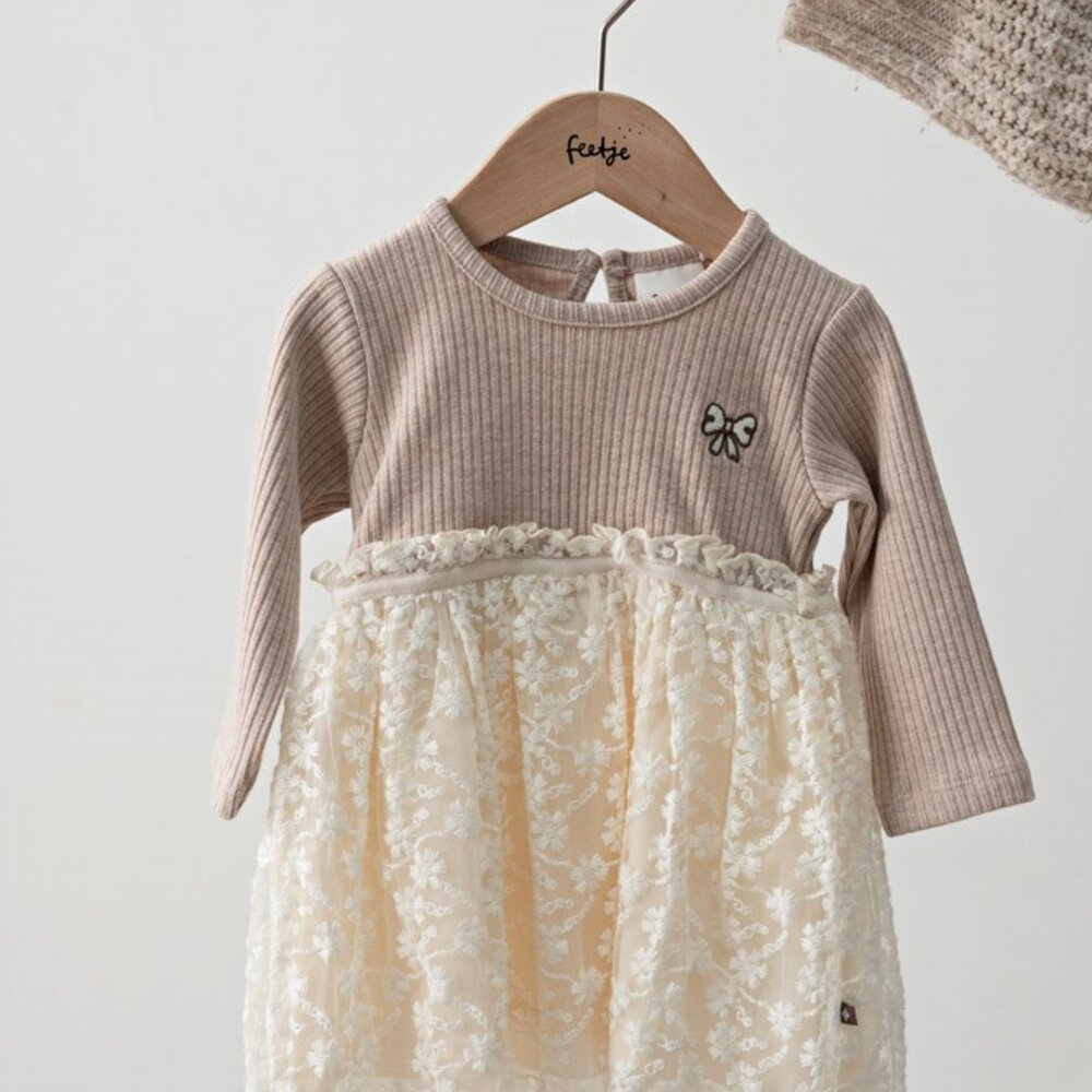 Jurk met geborduurd tule - Dress to Impress Taupe melange Jurk met geborduurd tule - Dress to Impress Taupe melange