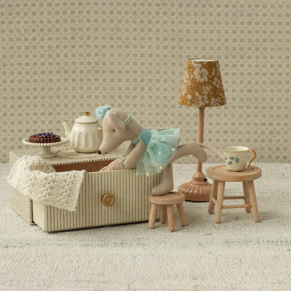 Dance mouse in daybed - Little sister Dance mouse in daybed - Little sister