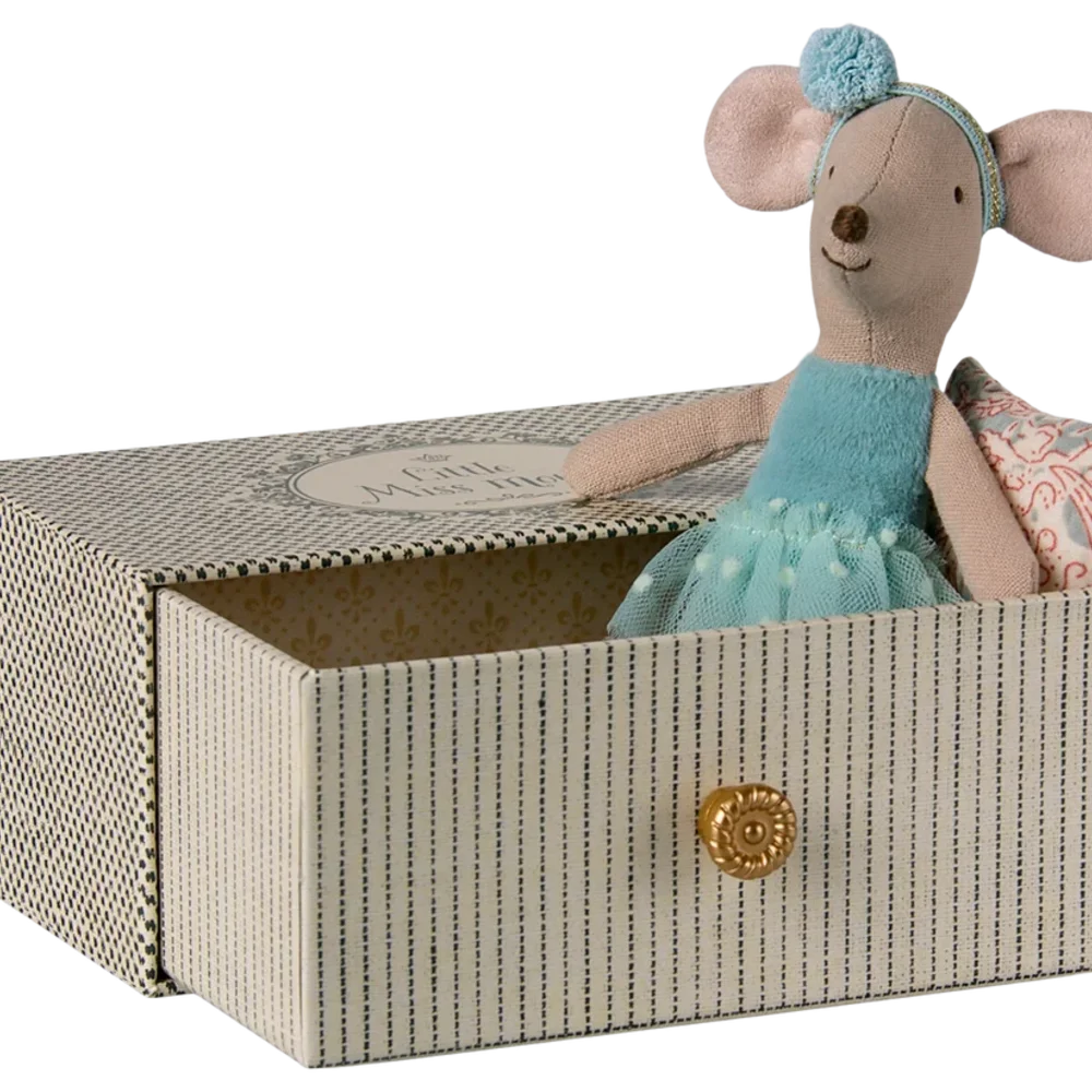 Dance mouse in daybed - Little sister Dance mouse in daybed - Little sister