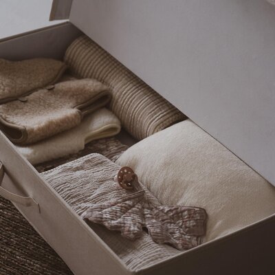 Opberg lade: 85 x 70 x 17h cm Beige Opberg lade: 85 x 70 x 17h cm Beige